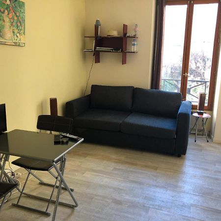 23 Rue De La Chapelle Apartment Paris Exterior photo