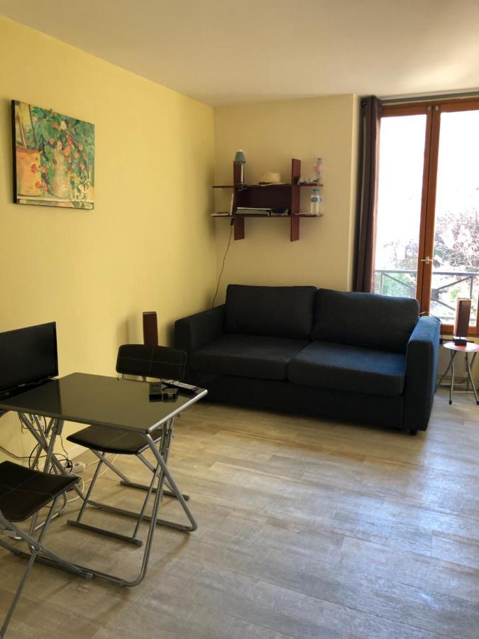 23 Rue De La Chapelle Apartment Paris Exterior photo